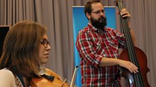Y Byd O'r Bae: Calan a'r April Verch Band