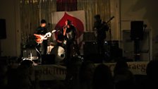 Mellt, Y Ffug, Sŵnami a Candelas yn gig Cymdeithas yr Iaith Gymraeg