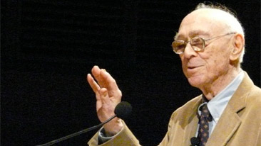 Jerome Bruner talking at Tapestry event in 2008. Photo by Jacquetta Megarry.